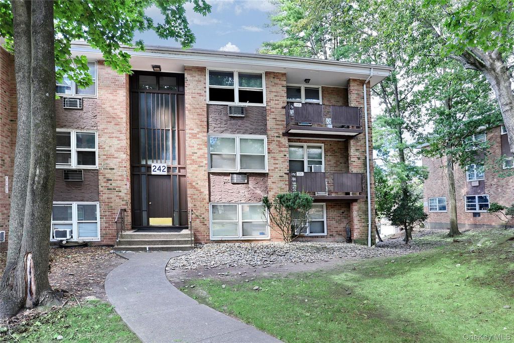 242 Kearsing Parkway D, Monsey, NY 10952