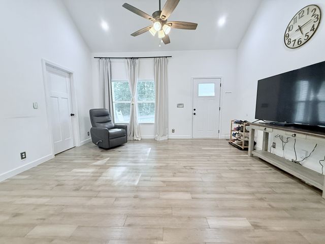 1021 Woodmont Dr, Dickson, TN 37055