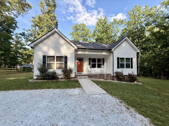 1021 Woodmont Dr, Dickson, TN 37055