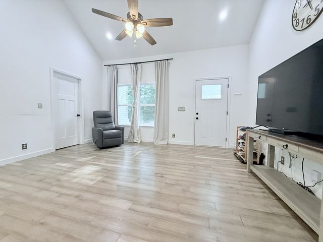 1021 Woodmont Dr, Dickson, TN 37055