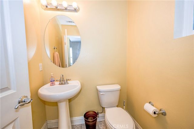 6130 W Avenue K2, Lancaster, CA 93536