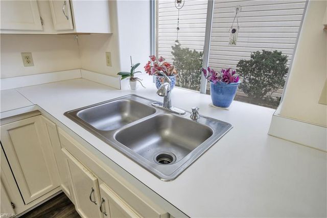 802 Zoeller CT, Newport News, VA 23602