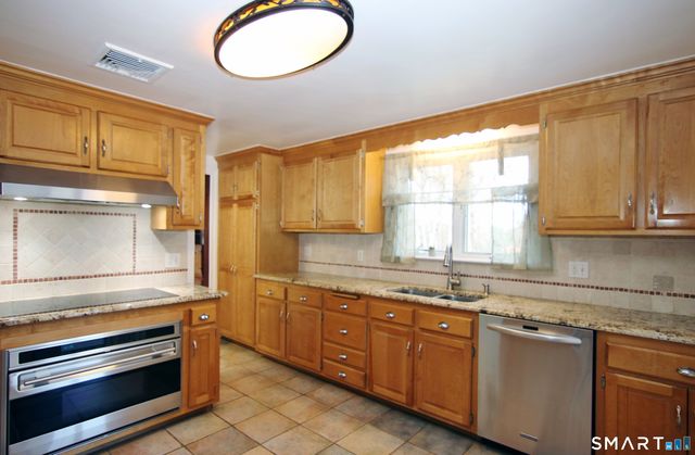 37 Glen Avenue, Norwalk, CT 06850