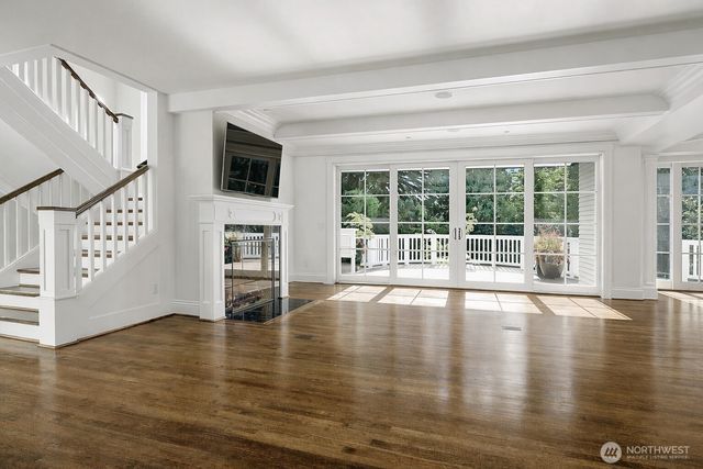 8975 NE 10th Street, Bellevue, WA 98004