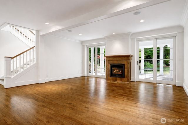 8975 NE 10th Street, Bellevue, WA 98004