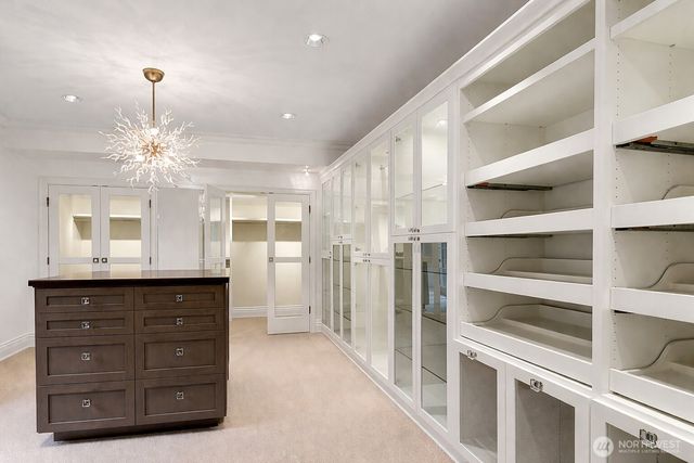 8975 NE 10th Street, Bellevue, WA 98004