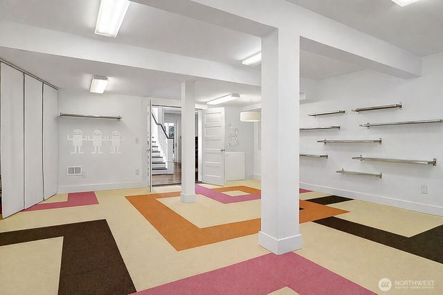 8975 NE 10th Street, Bellevue, WA 98004