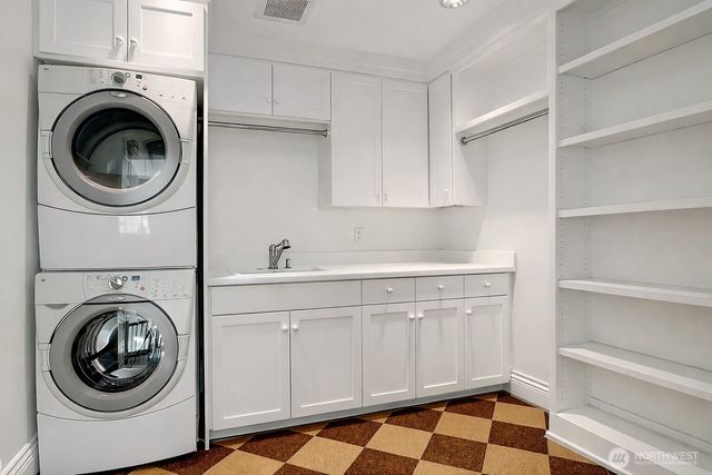 8975 NE 10th Street, Bellevue, WA 98004