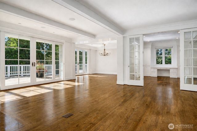 8975 NE 10th Street, Bellevue, WA 98004