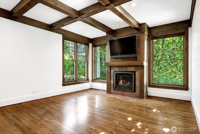 8975 NE 10th Street, Bellevue, WA 98004