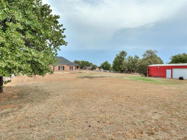 2365 Elm Tree Lane, Blanchard, OK 73010