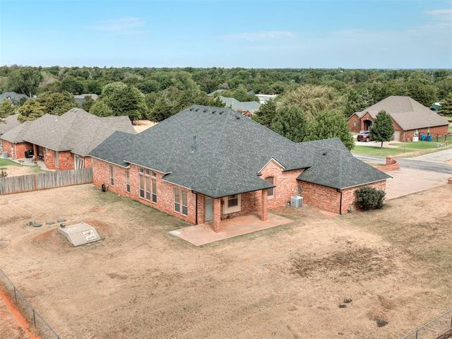 2365 Elm Tree Lane, Blanchard, OK 73010