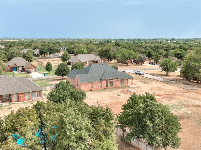 2365 Elm Tree Lane, Blanchard, OK 73010