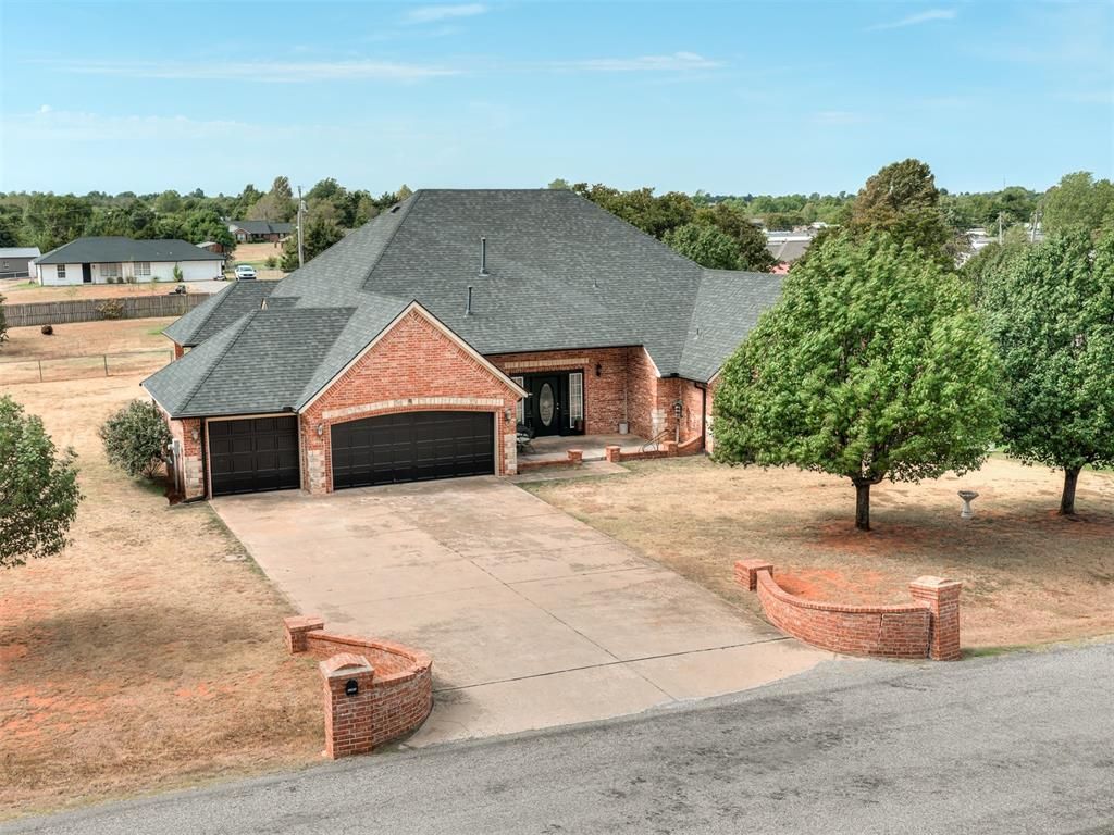 2365 Elm Tree Lane, Blanchard, OK 73010