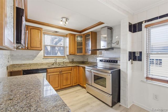 7758 Reuter Street, Dearborn, MI 48126