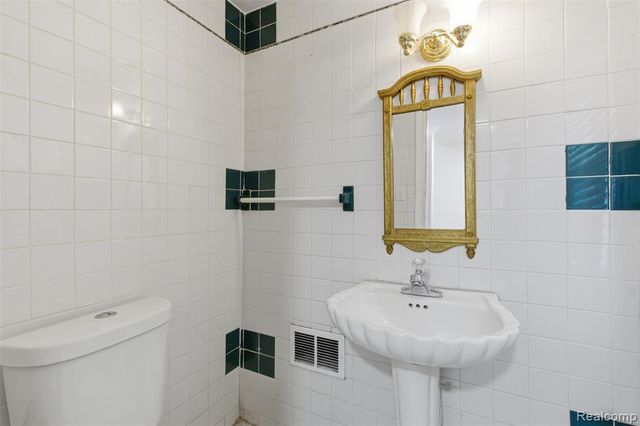 7758 Reuter Street, Dearborn, MI 48126