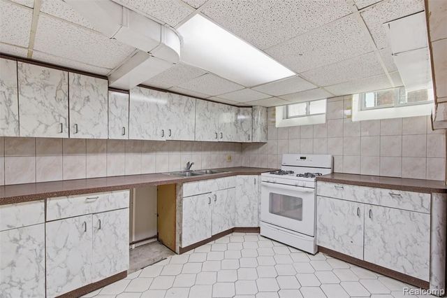 7758 Reuter Street, Dearborn, MI 48126