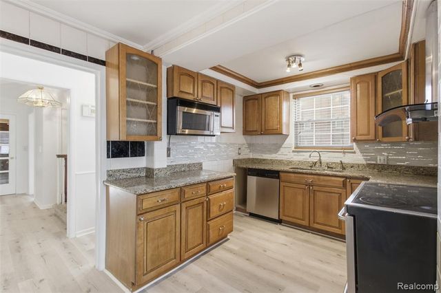 7758 Reuter Street, Dearborn, MI 48126