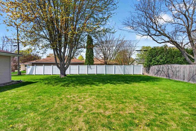 2101 WELHOUSE DRIVE, Kaukauna, WI 54130