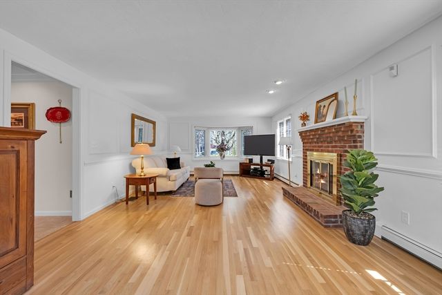 14 Mctaggart St, Westborough, MA 01581