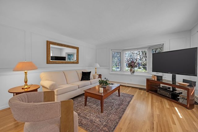 14 Mctaggart St, Westborough, MA 01581