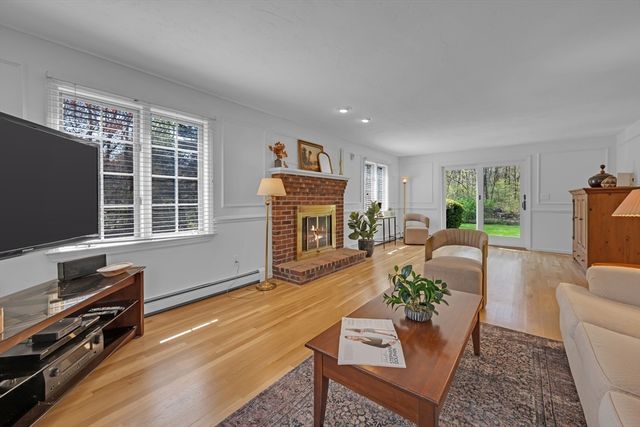 14 Mctaggart St, Westborough, MA 01581