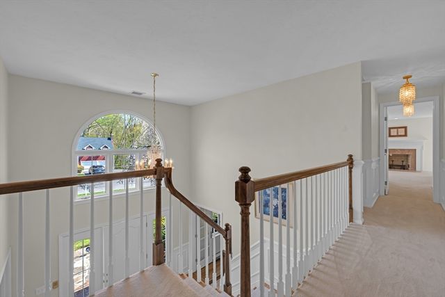 14 Mctaggart St, Westborough, MA 01581