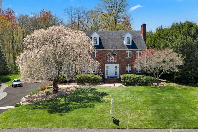14 Mctaggart St, Westborough, MA 01581