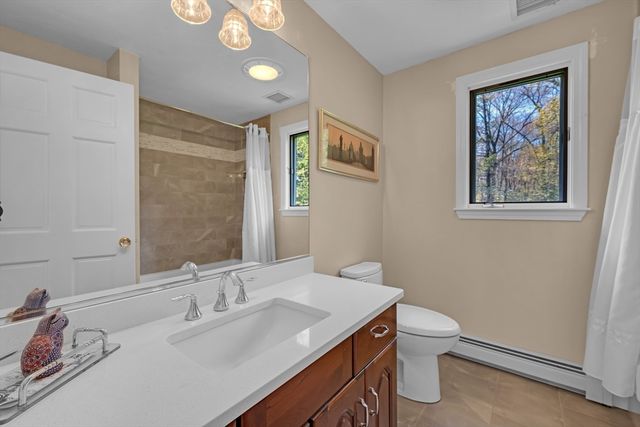 14 Mctaggart St, Westborough, MA 01581