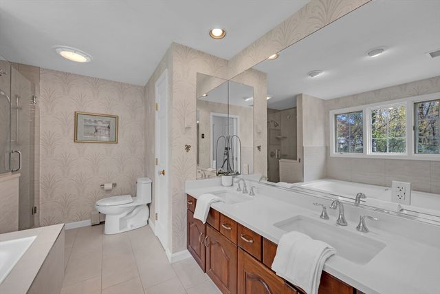 14 Mctaggart St, Westborough, MA 01581