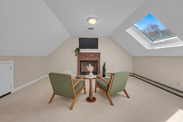 14 Mctaggart St, Westborough, MA 01581