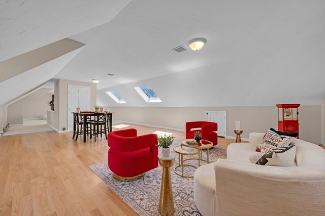 14 Mctaggart St, Westborough, MA 01581