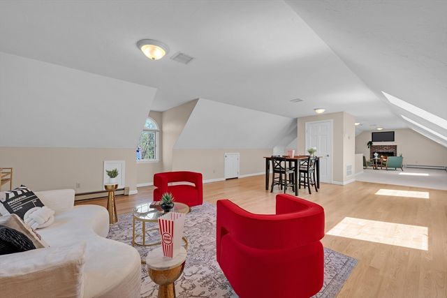 14 Mctaggart St, Westborough, MA 01581