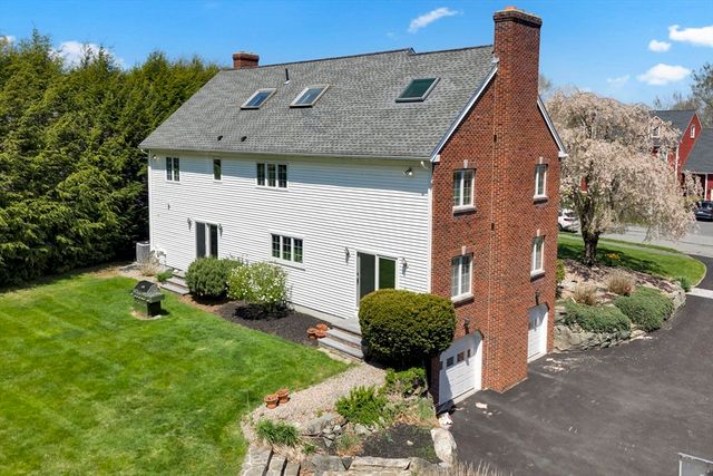 14 Mctaggart St, Westborough, MA 01581