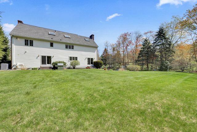 14 Mctaggart St, Westborough, MA 01581