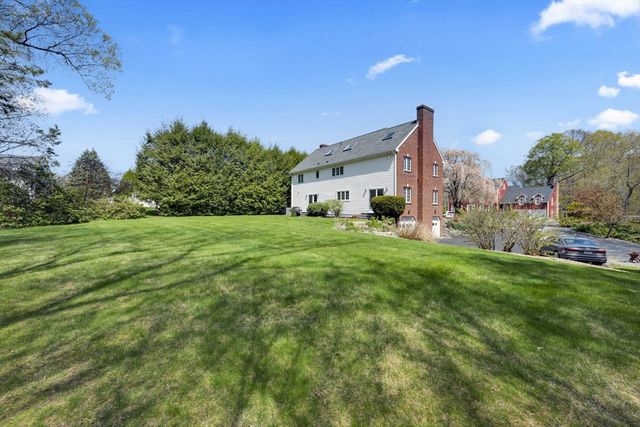 14 Mctaggart St, Westborough, MA 01581