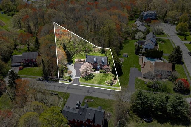14 Mctaggart St, Westborough, MA 01581