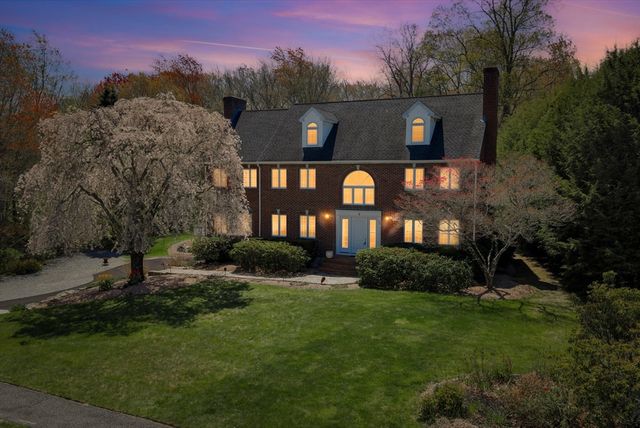 14 Mctaggart St, Westborough, MA 01581