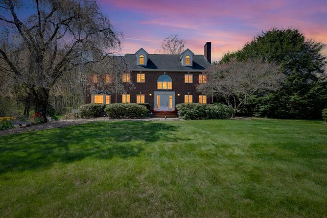14 Mctaggart St, Westborough, MA 01581