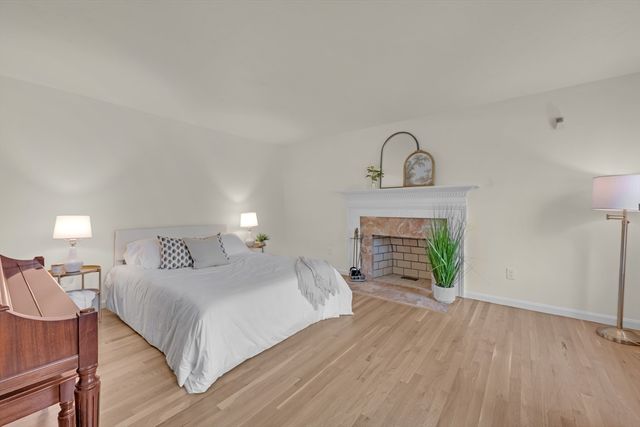 14 Mctaggart St, Westborough, MA 01581