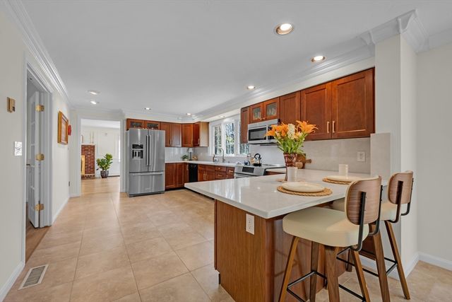 14 Mctaggart St, Westborough, MA 01581