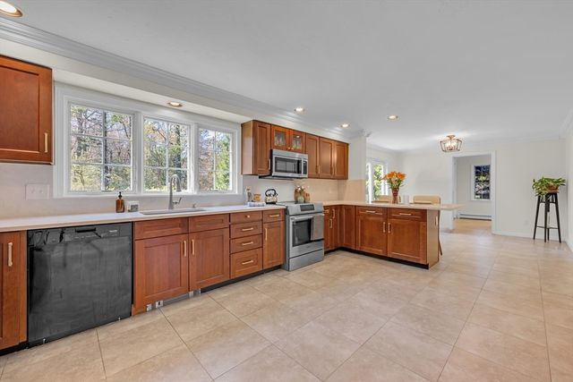 14 Mctaggart St, Westborough, MA 01581