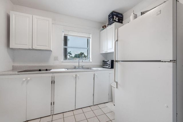 2739 Dudley Drive E, West Palm Beach, FL 33415