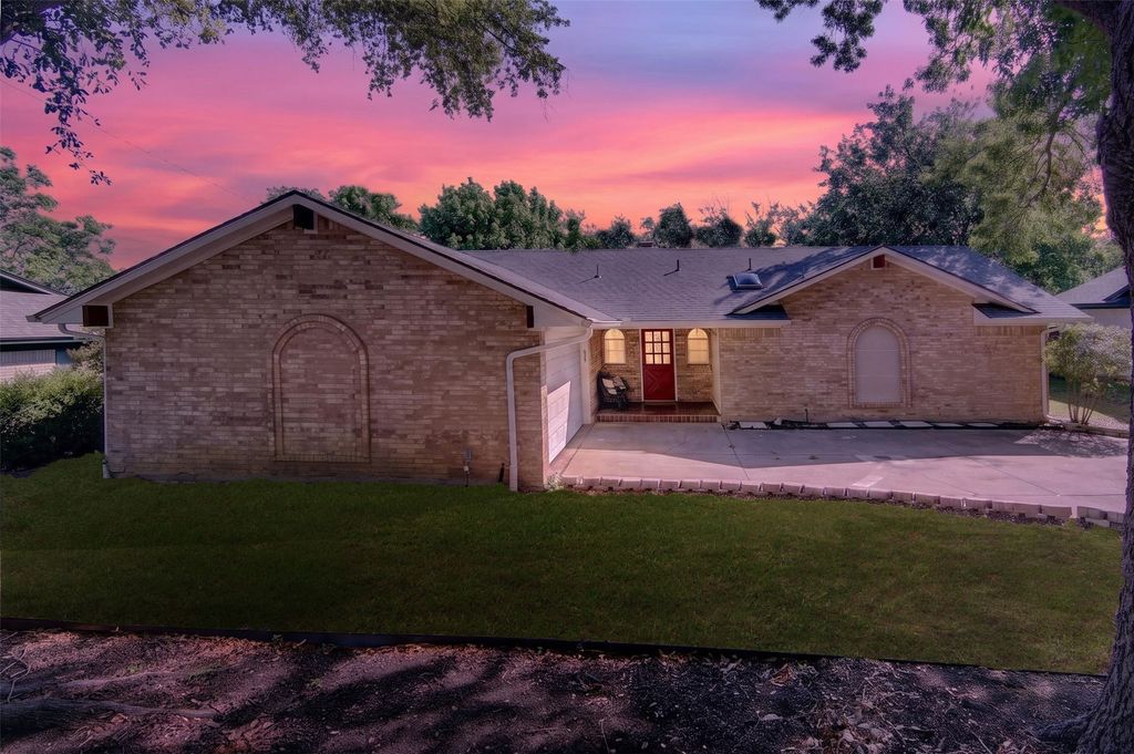 5322 Westminster Court S, Fort Worth, TX 76133