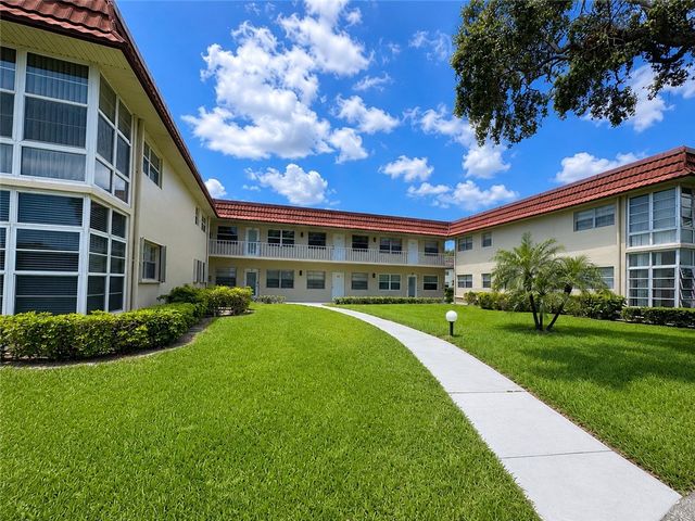 61 Woodland Drive 205, Vero Beach, FL 32962