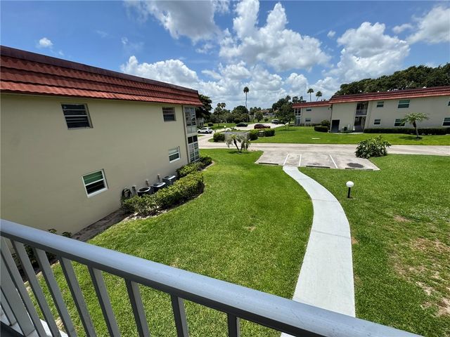 61 Woodland Drive 205, Vero Beach, FL 32962