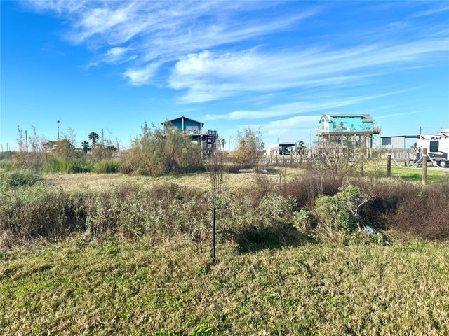 1057 Mabry Street, Gilchrist, TX 77617