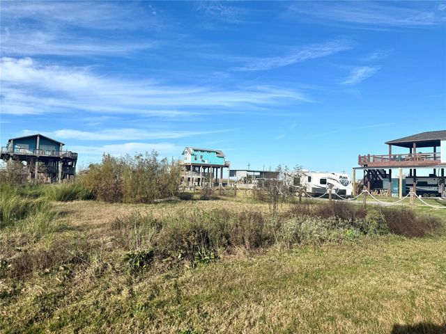 1057 Mabry Street, Gilchrist, TX 77617