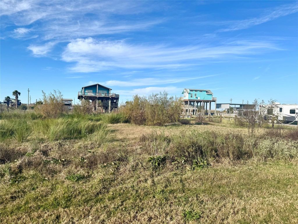 1057 Mabry Street, Gilchrist, TX 77617