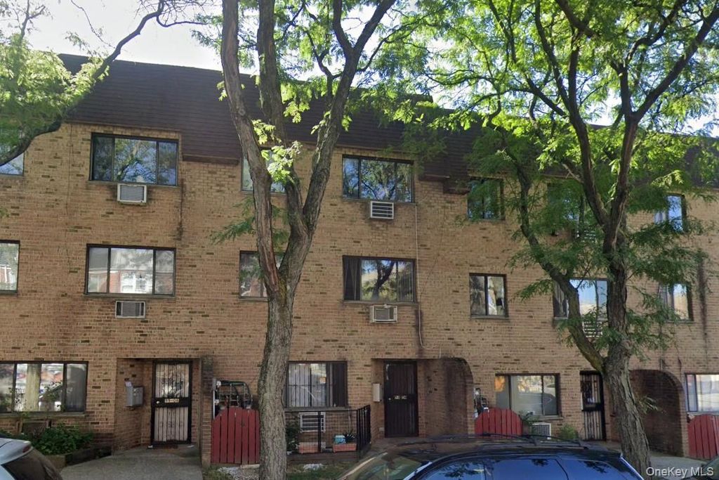 99-06 Christie Avenue 3C, Corona, NY 11368